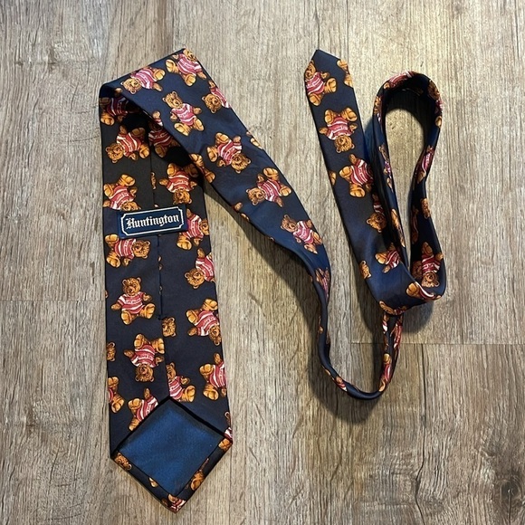 VINTAGE HUNTINGTON SILK TEDDY BEAR TIE - Picture 4 of 4